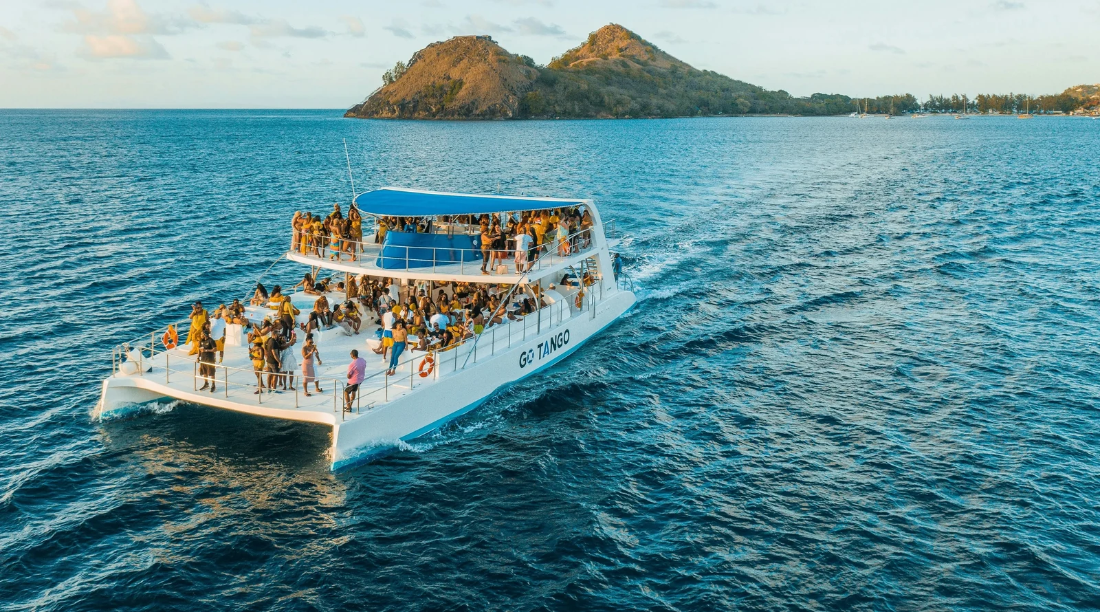 Bateau privatisé pour événement VIP — Seine Paris ou Méditerranée Côte d'Azur — Alma Bellum